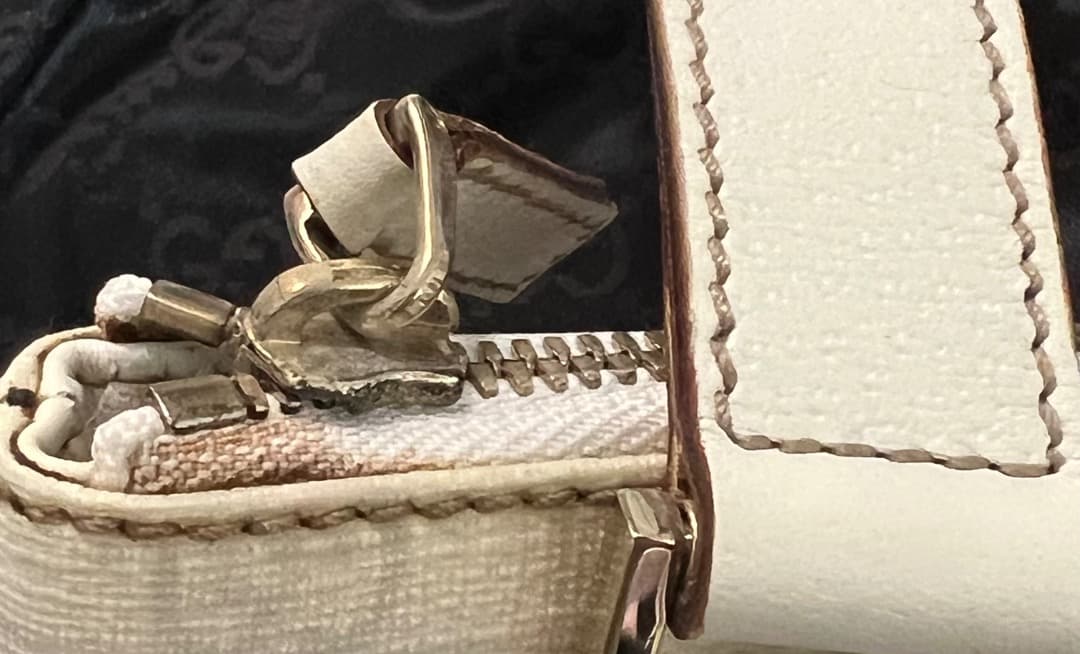 【週末限定値下げ】【希少品】【GUCCI グッチ】ショルダーバッグ　白