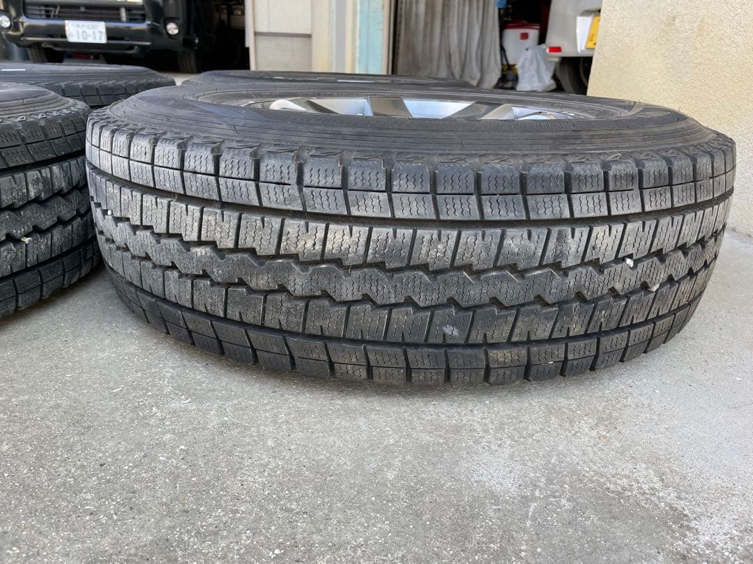 ハイエース　MAD CROSS スタッドレス　ウインターマックス