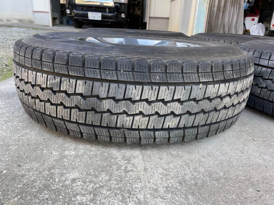 ハイエース　MAD CROSS スタッドレス　ウインターマックス