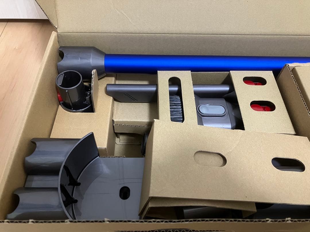 Dyson V8 slim fluffy セット　※1/17中限り値引き金額