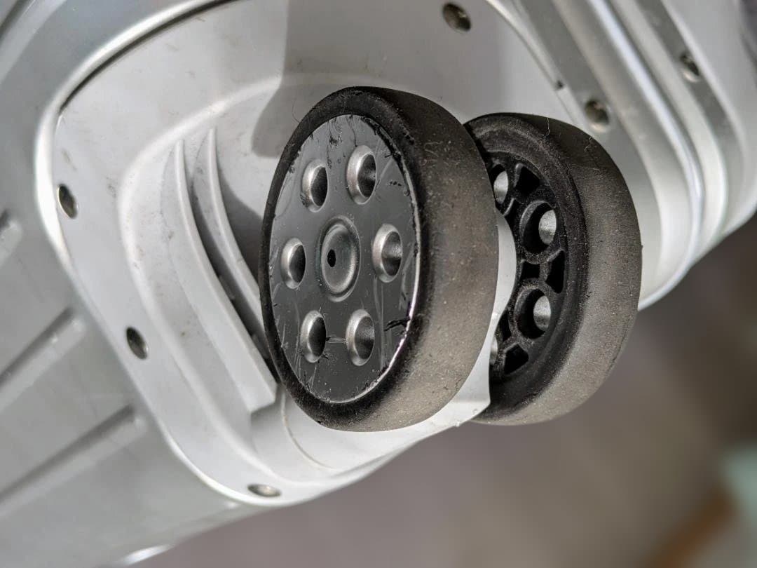 【大容量】アルミスーツケース キャリー 75〜80L TSAロック搭載 シルバー