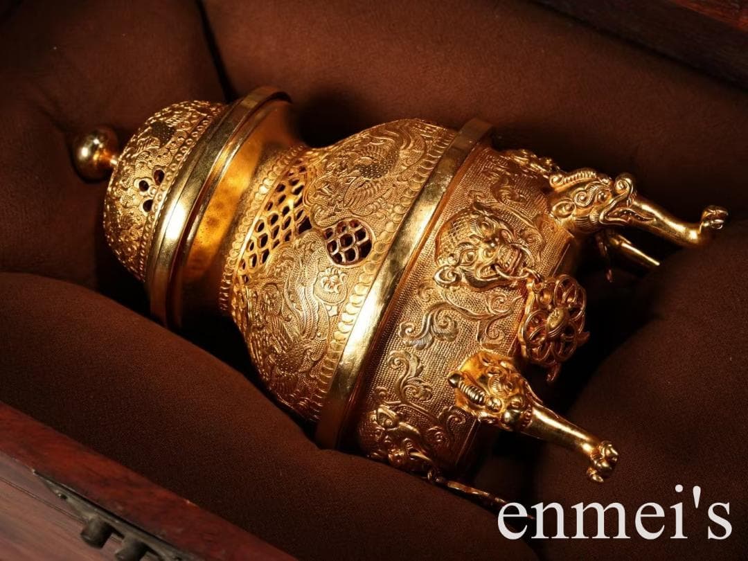 中国古美術・旧蔵五足獣環耳 龍紋線香塔 帝王香炉・純銅製・鏨刻鎏金・茶道・文房具