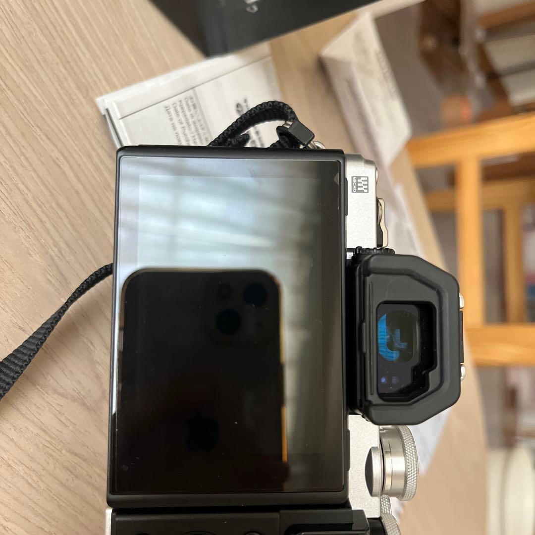 OLYMPUS OM-D E-M10 Mark III シルバー 本体