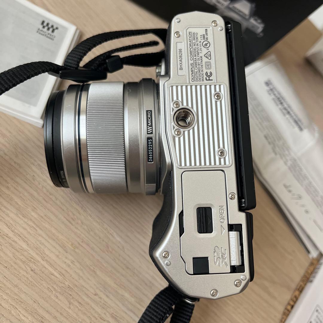 OLYMPUS OM-D E-M10 Mark III シルバー 本体