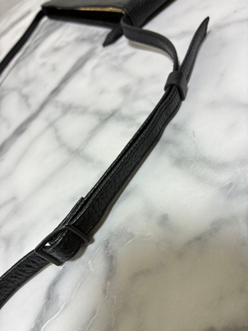 HushTug ハッシュタグ サコッシュ ショルダーバッグ／本革 レザー