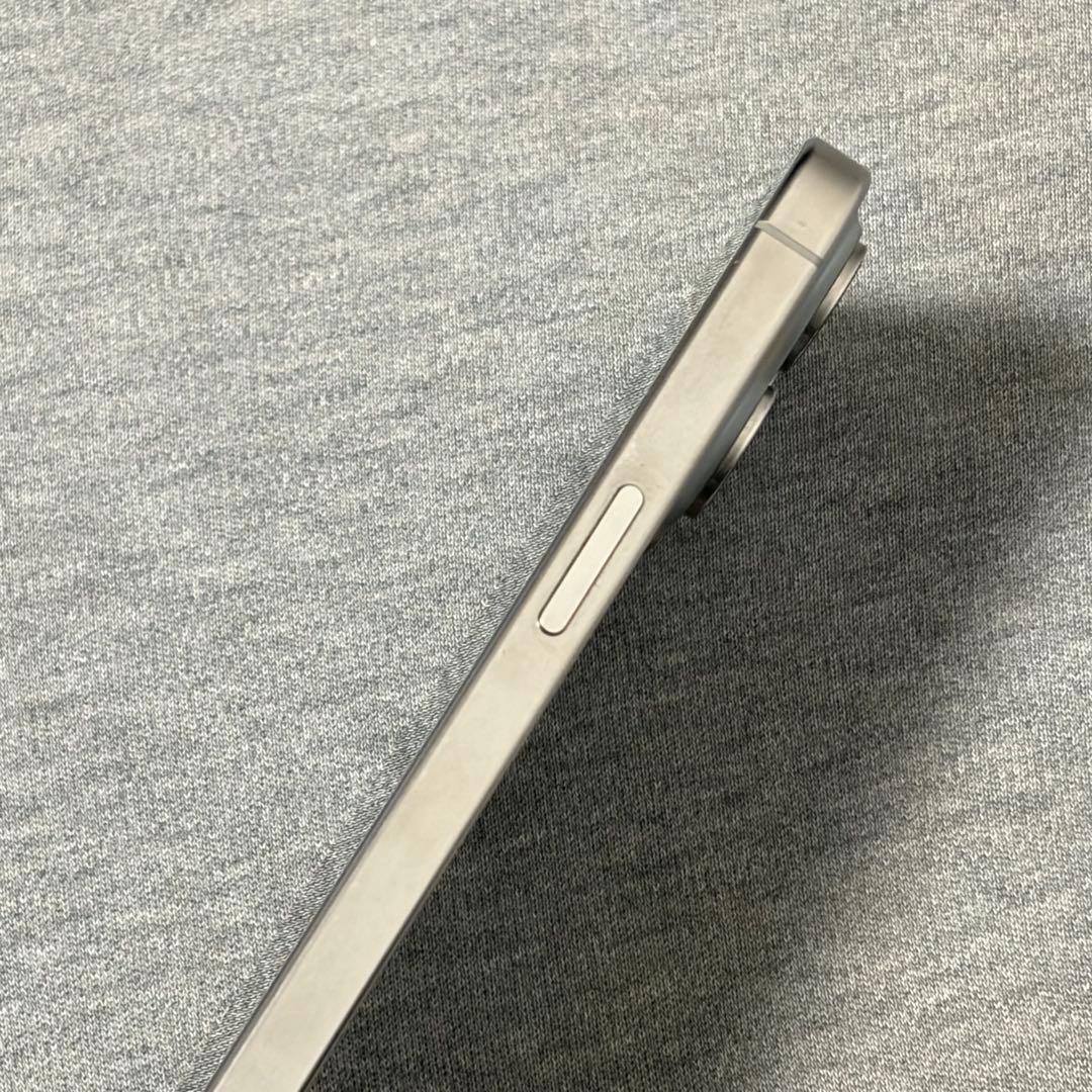 【美品】iPhone 15 Pro 256GB ナチュラルチタニウム 箱付き