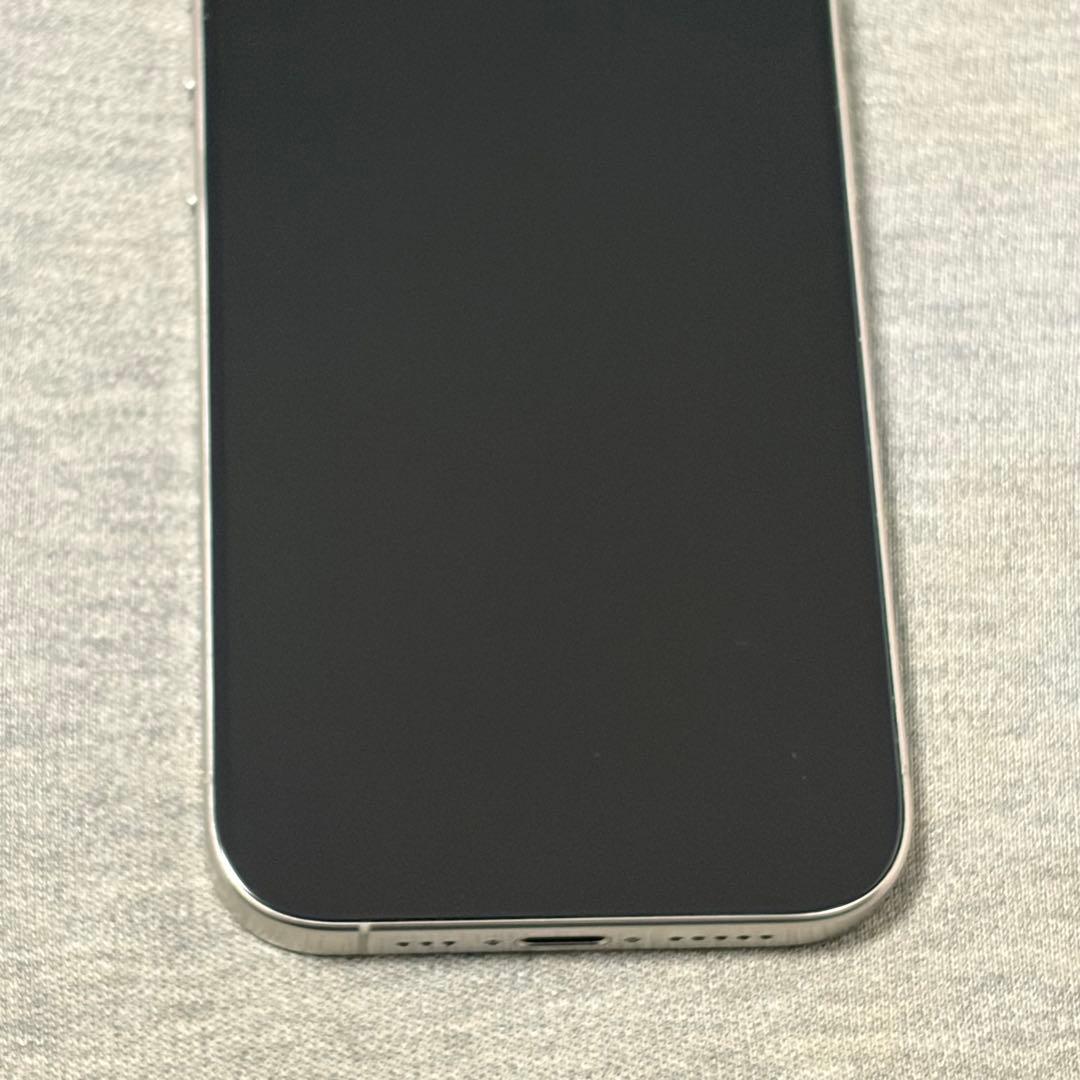 【美品】iPhone 15 Pro 256GB ナチュラルチタニウム 箱付き