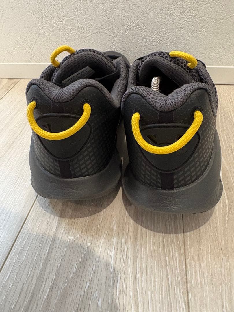美品28cmUnder Armour Curry 6 FloTro