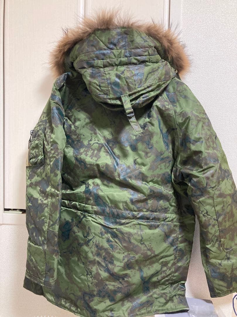 迷彩 ダウンジャケット フード付き
