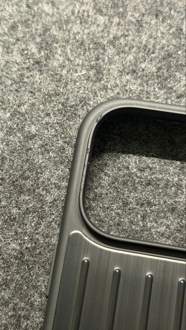 RIMOWA iPhone 17 Pro ケース