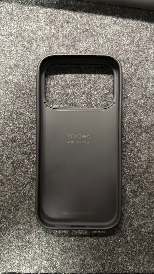 RIMOWA iPhone 17 Pro ケース