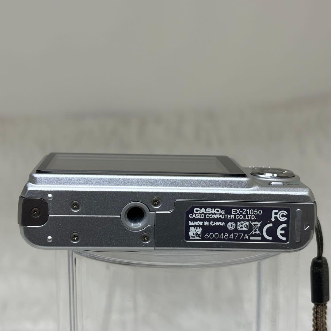 CASIO カメラ　EX-Z1050 充電器　シルバー コンデジ　動作品