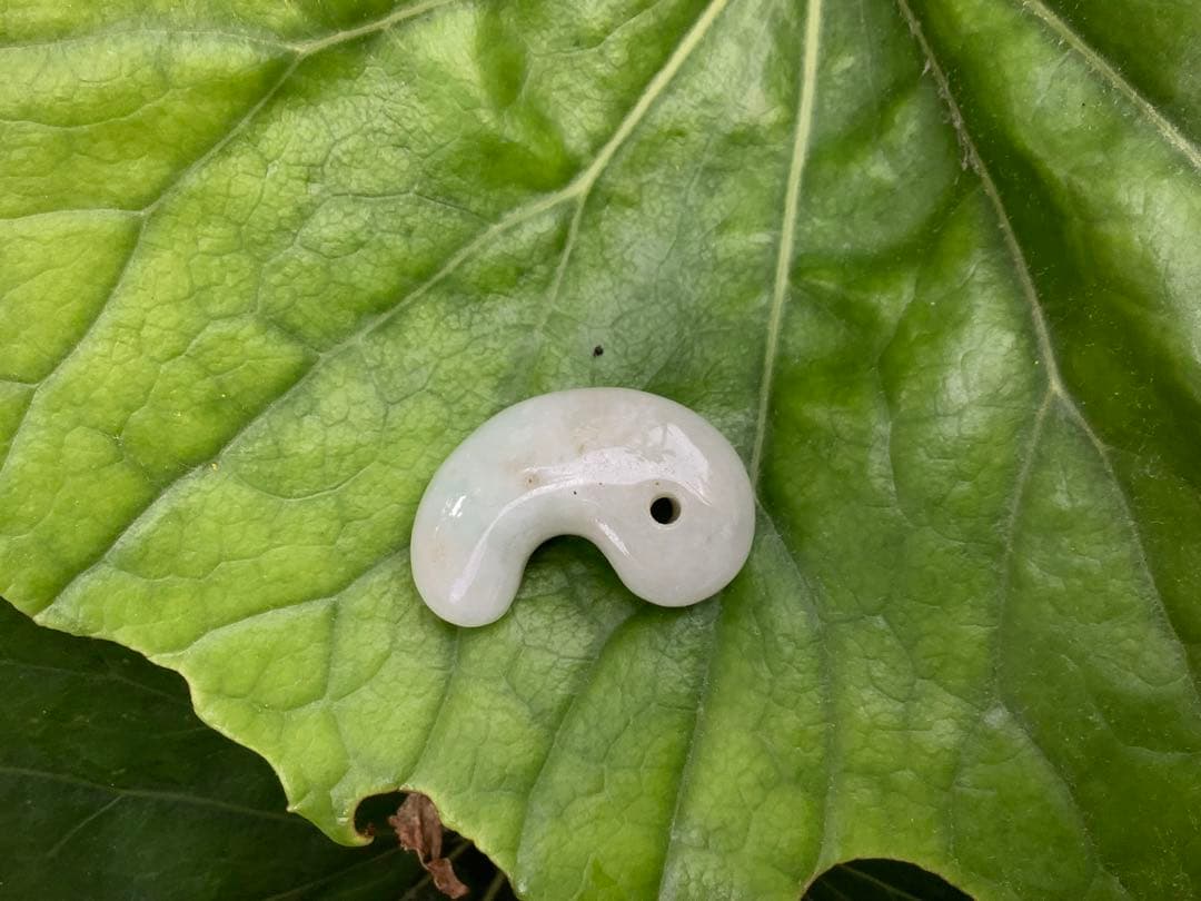 ✳神様からの贈り物‼️ 勾玉　糸魚川翡翠ジェダイト本物をお身近に　最安値　鑑別…