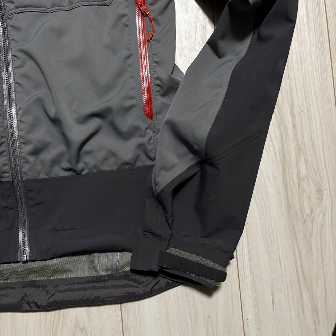 アークテリクス　アルファコンプ　メンズS グレー　ナイロン　ゴアテックス