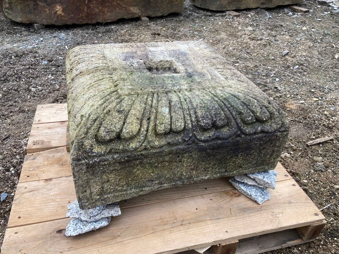 宝殿竜山石燈篭残欠　傘　中台　竿　基礎　黄竜石