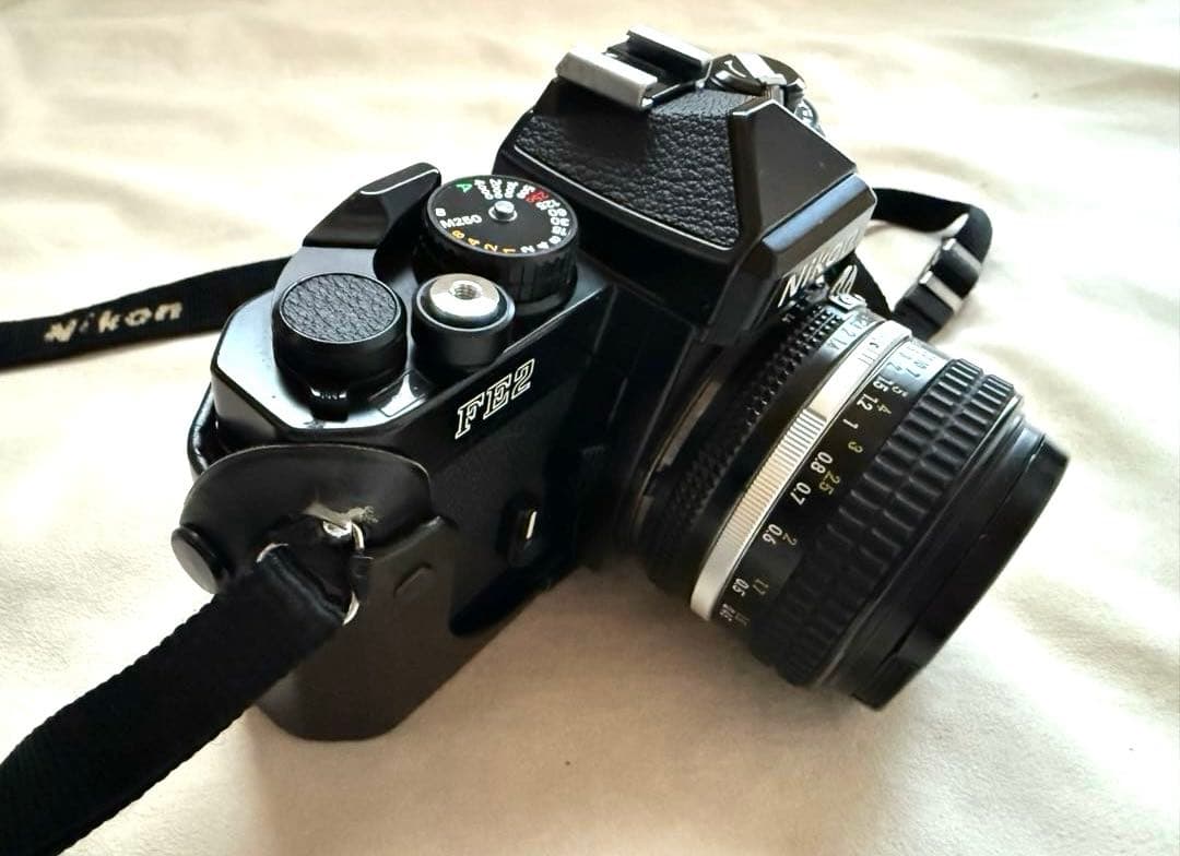 【Nikon】ニコンFE2 一眼レフカメラ/カバー・ケース付き