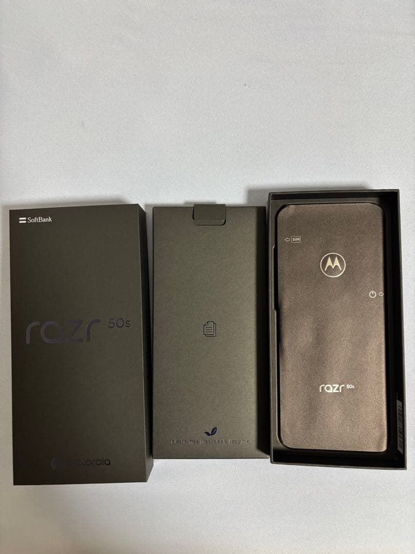 N*e様 【新品・最安値】motorola razr 50s