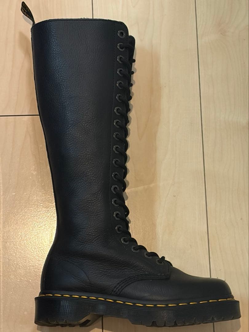 Dr.Martens 1B60 BEX 20 ホール ブーツ