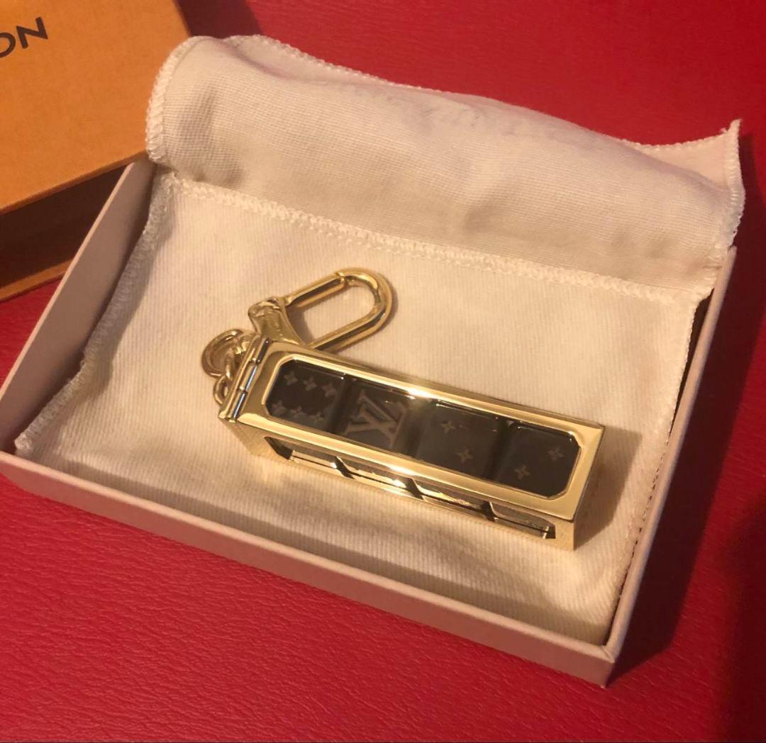 未使用品 Louis vuitton supreme サイコロ キーチェーン