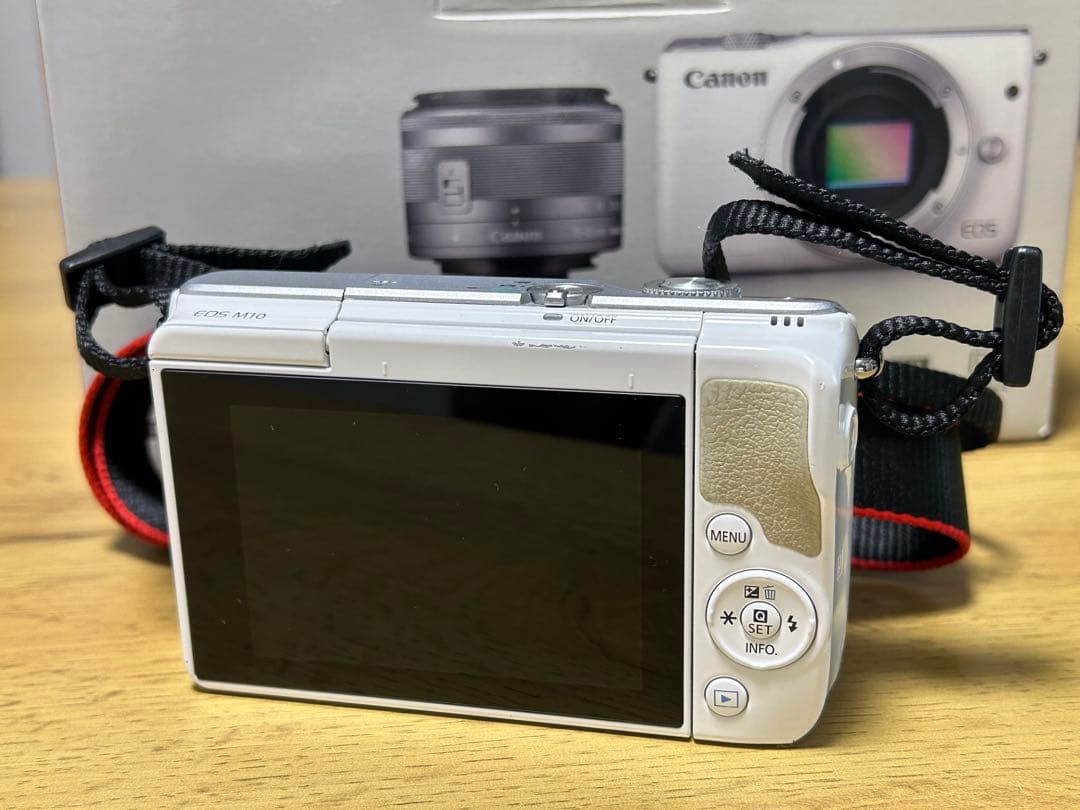 EOS M10 ミラーレス一眼カメラ