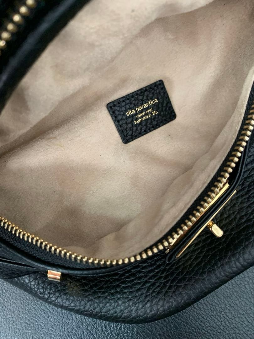 ✨️未使用✨️ シータパランティカ　ボディバッグ　シボ革　ウエストポーチ ブラック