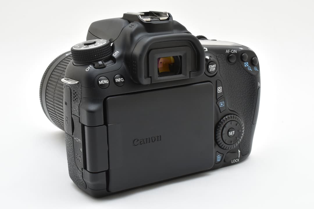 ほぼ未使用 Canon EOS 70D Wi-Fi搭載 キャノン #8934