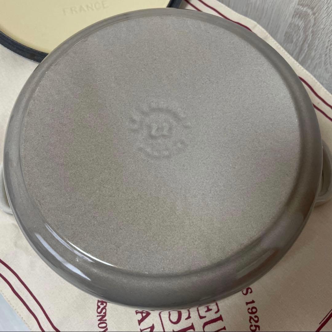 《レア美品》ルクルーゼ ナツメグ 22cm ココットロンド グレージュ