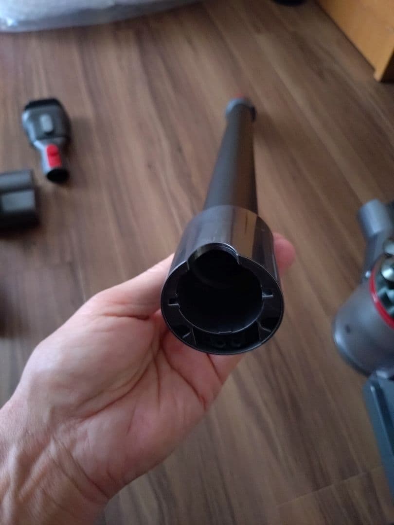 dysonダイソン　Ｖ８コードレスクリーナー①