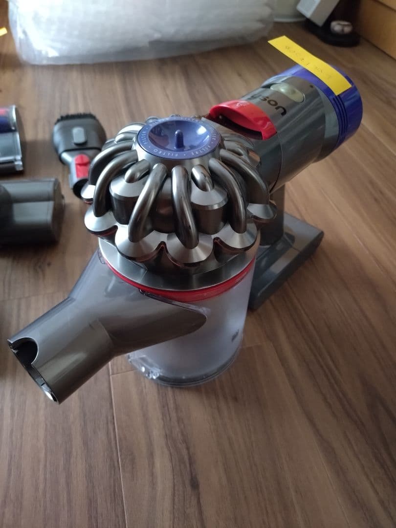 dysonダイソン　Ｖ８コードレスクリーナー①