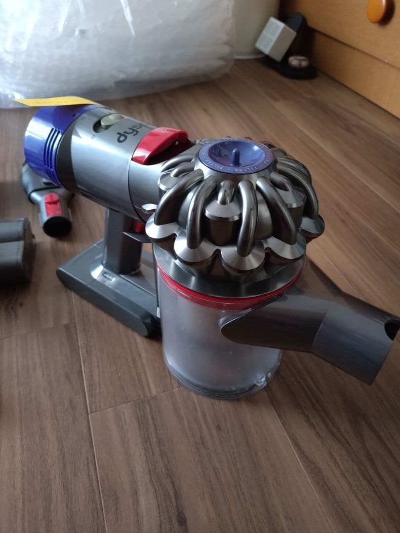 dysonダイソン　Ｖ８コードレスクリーナー①