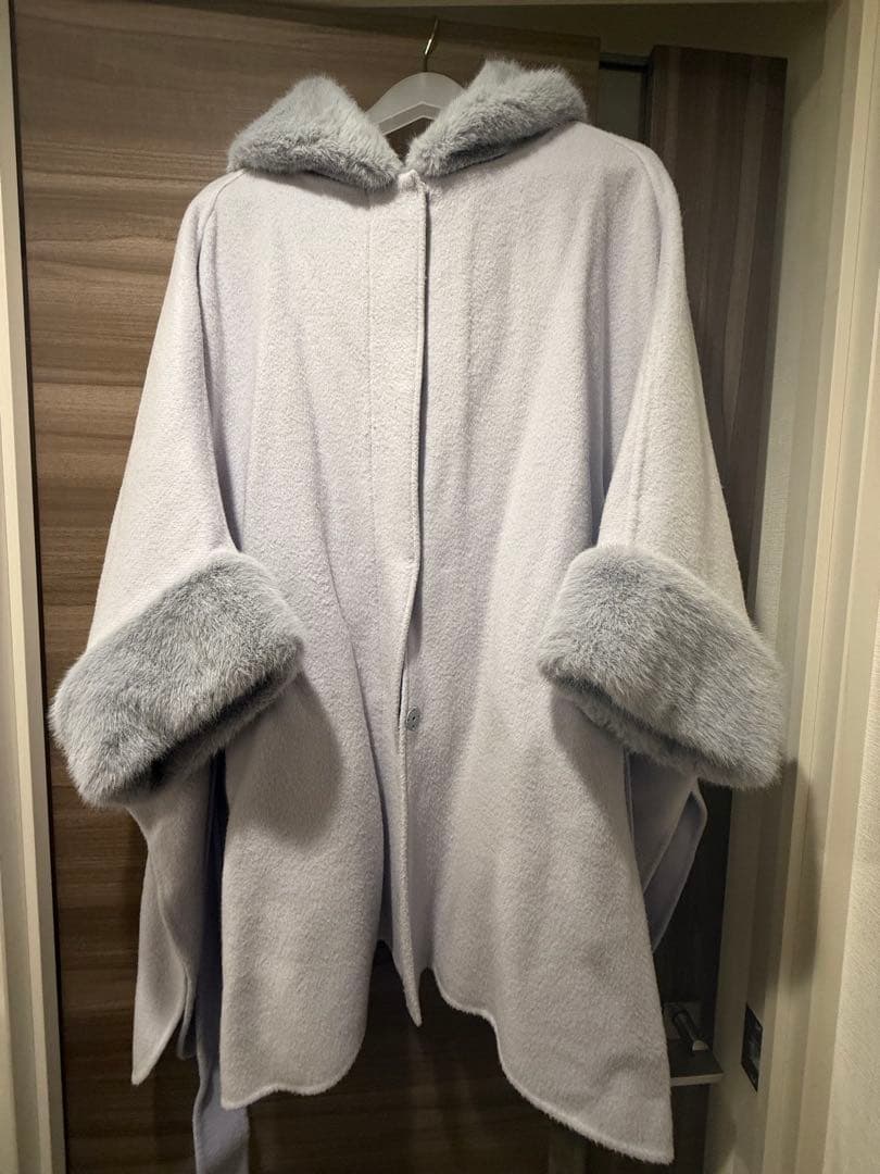 CELFORD コートラボ　フード付きファーポンチョコート　サックス