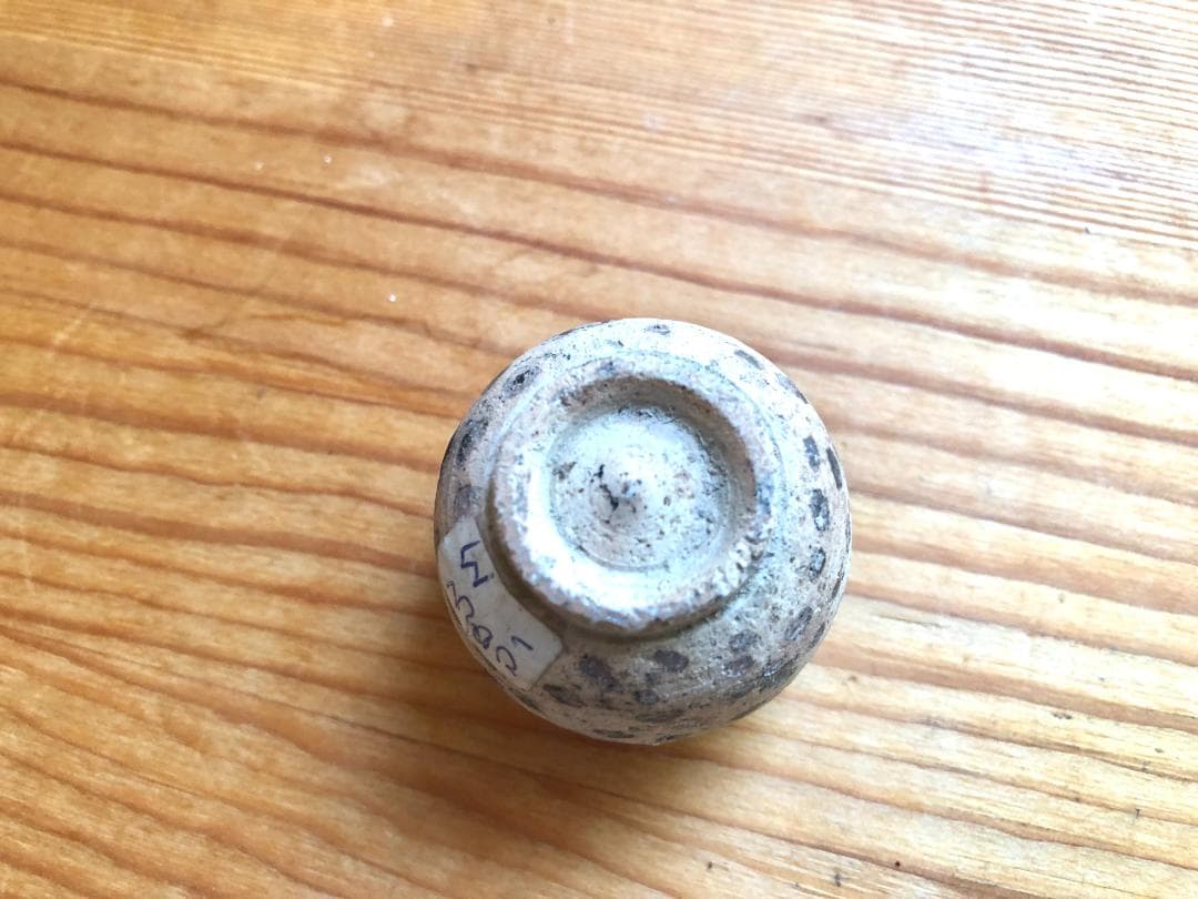 【タイ・骨董・出土品】宋胡録（スンコロク）白釉斑紋小壺（1301年~1600年）