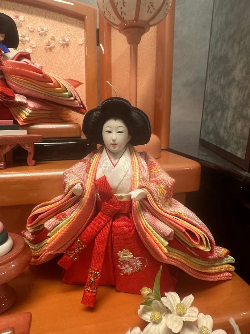 雛人形 三段飾り ピンク塗台 親王 三人官女 新品展示品