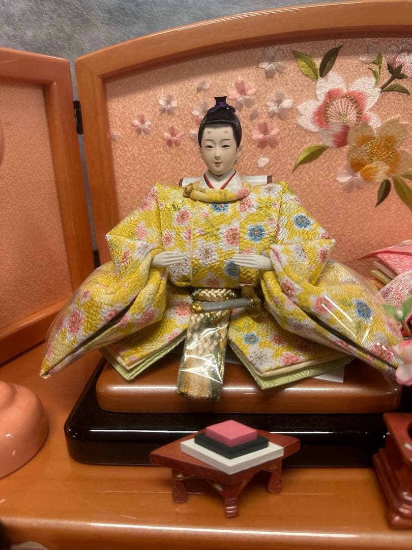 雛人形 三段飾り ピンク塗台 親王 三人官女 新品展示品