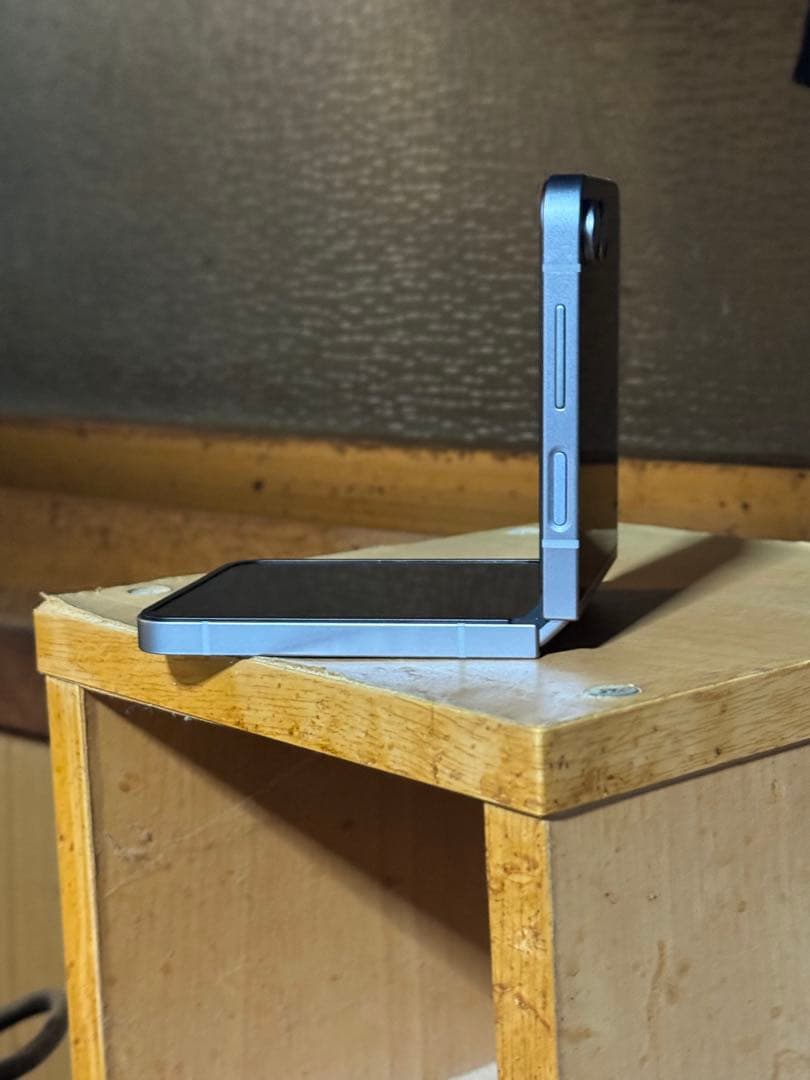 GALAXY zflip6 美品　○判定　docomo版　256GB