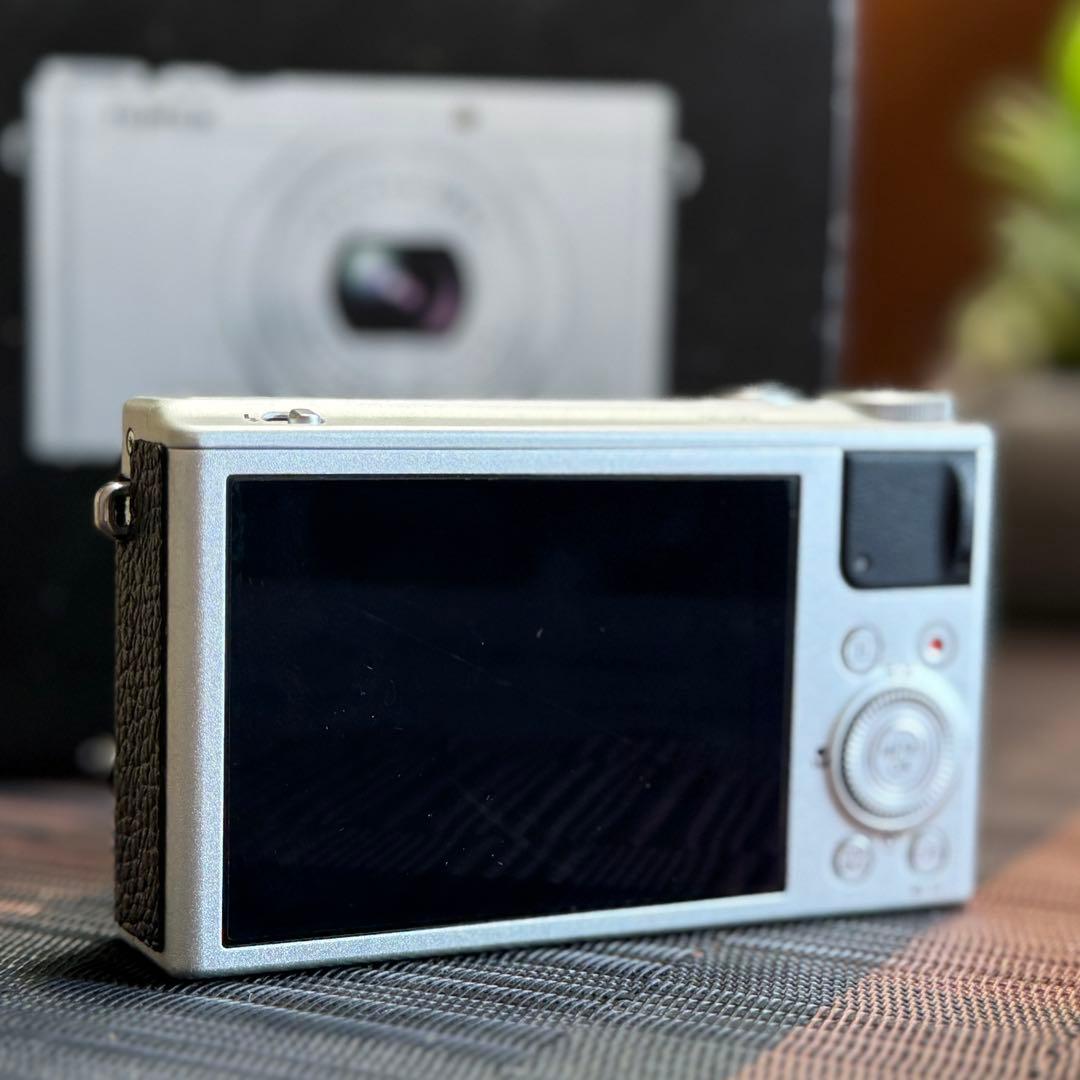 FUJIFILM 富士フイルム XQ1 シルバー☆貼り革☆付属品☆オプションあり
