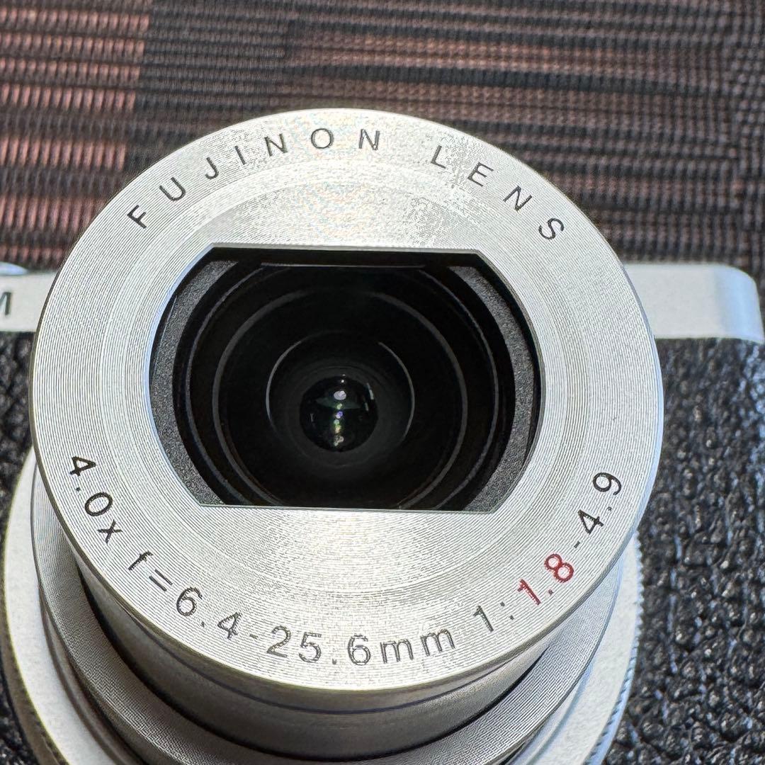 FUJIFILM 富士フイルム XQ1 シルバー☆貼り革☆付属品☆オプションあり