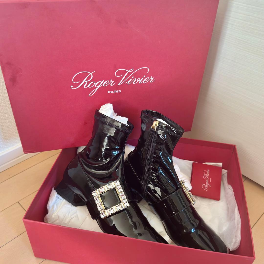ロジェヴィヴィエ/ Roger vivier エナメルブーツ