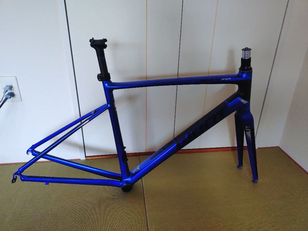 サ*ズ様 Giant　defy2 2016 M　入札可、但し発送が遅れます