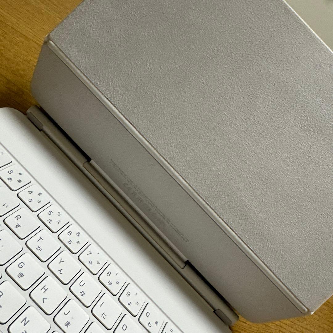 Apple 純正 iPad Magic Keyboard（ホワイト／日本語配列）