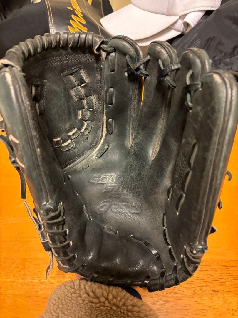 アシックス　ゴールドステージ硬式投手用グローブ