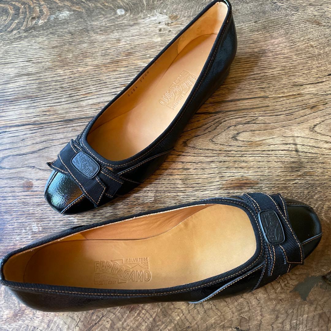 フェラガモ フラット　バレーシューズ　25.5