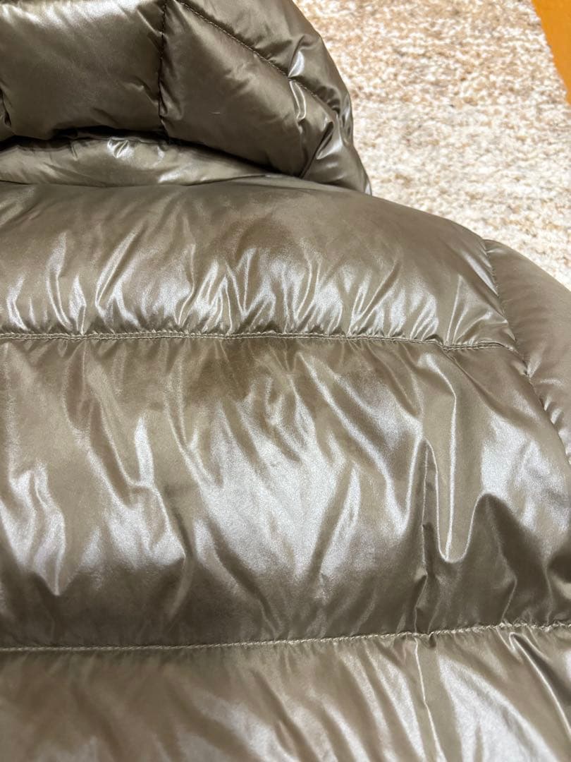 あいうえお　TATRASタトラス　オリーブ色 フード付きダウンジャケット