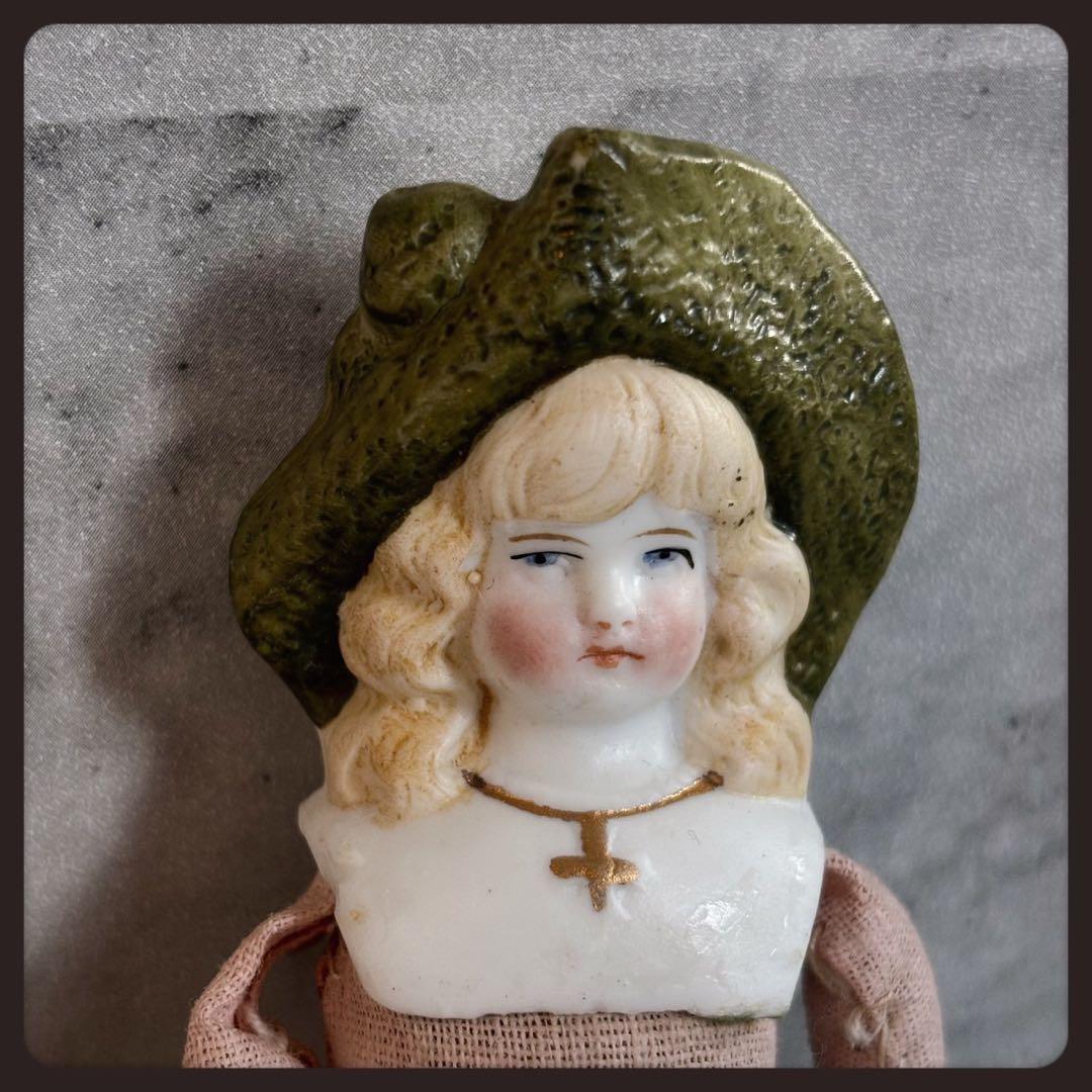 レアアンティーク　ヘルトヴィッヒ 緑の帽子のパリアンドール ビスクドール