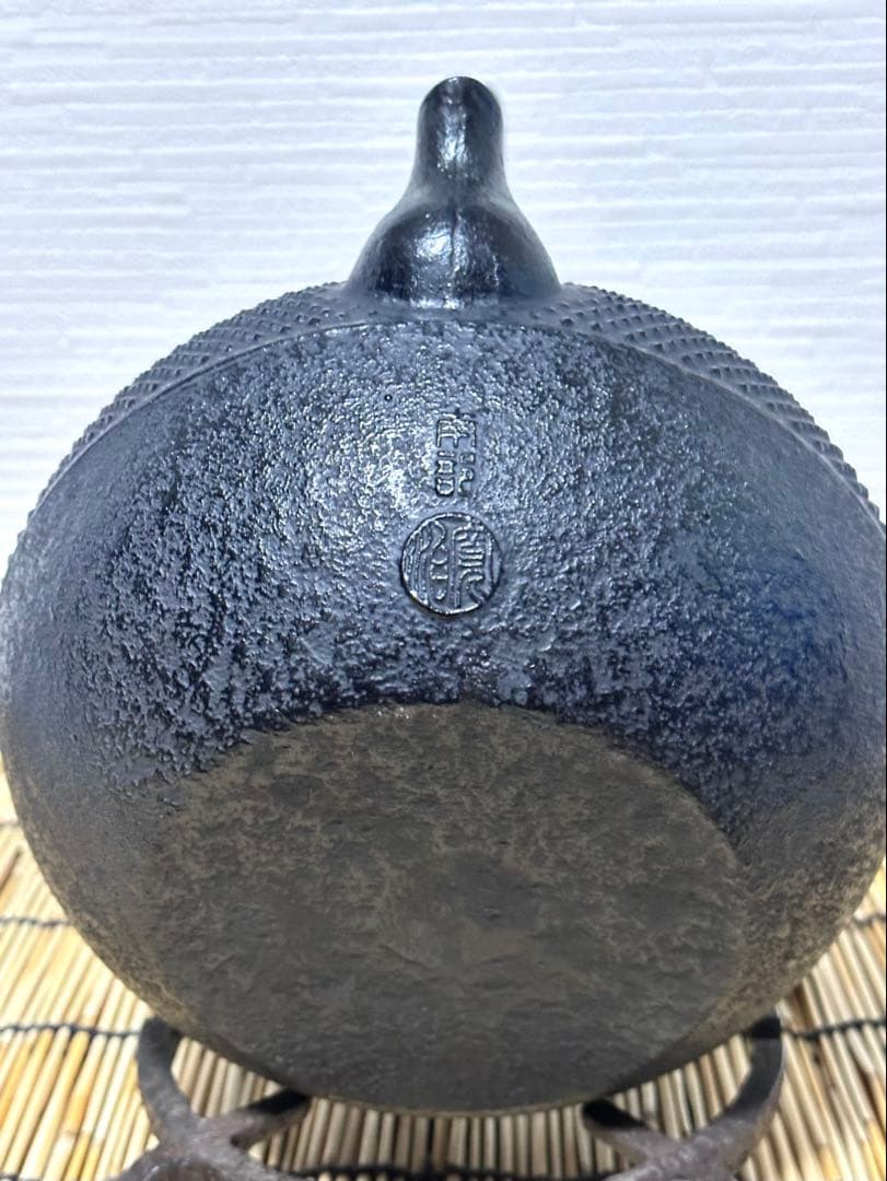 未使用品　南部伝統工芸士 及川寛治作　１８型姥口 アラレ　南部鉄瓶　南部鉄器