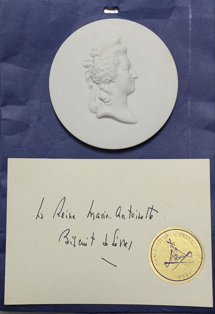 n*1様 マリー・アントワネット・セーヴルの肖像画のメダリオン陶器製 女王の横顔