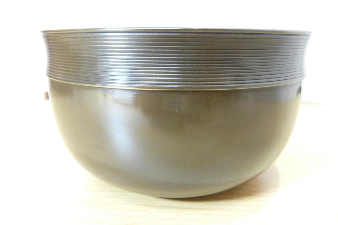 き*た様 京釜師　十五代 大西清右衛門（浄心） 造　唐銅 糸目建水【千家十職】