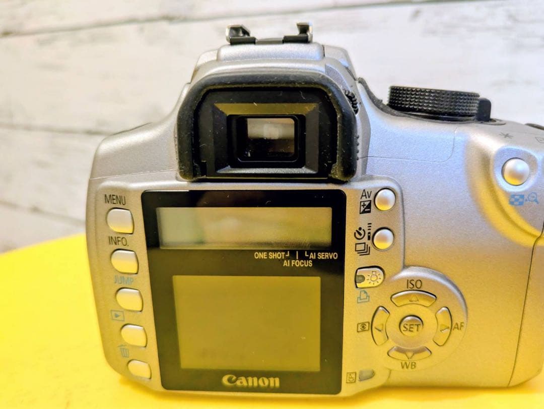 キヤノン製デジタル一眼レフカメラ「EOS Kiss Digital N」