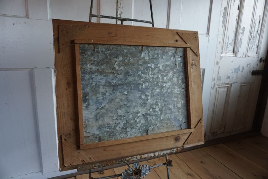 大きなアンティークフレームのブリキサインボード　看板　店舗什器　額縁　古道具