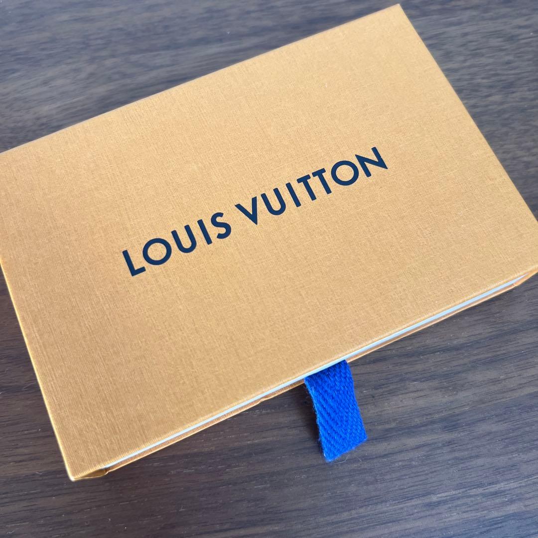 キーホルダー・LV イニシャル　ヴィトン　チャーム　キーホルダー
